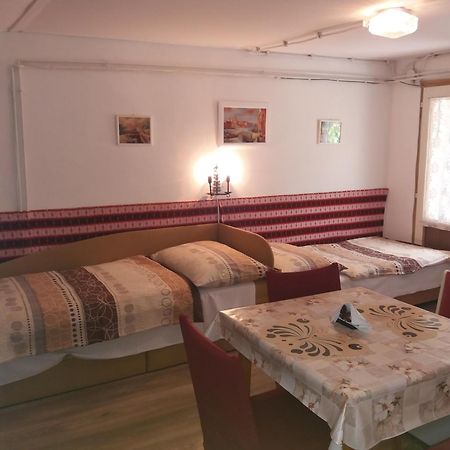 Nyari-Lak Apartman Villa Badacsonytomaj Luaran gambar